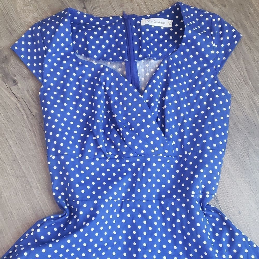 Pin up style dress - Picture 2 of 8